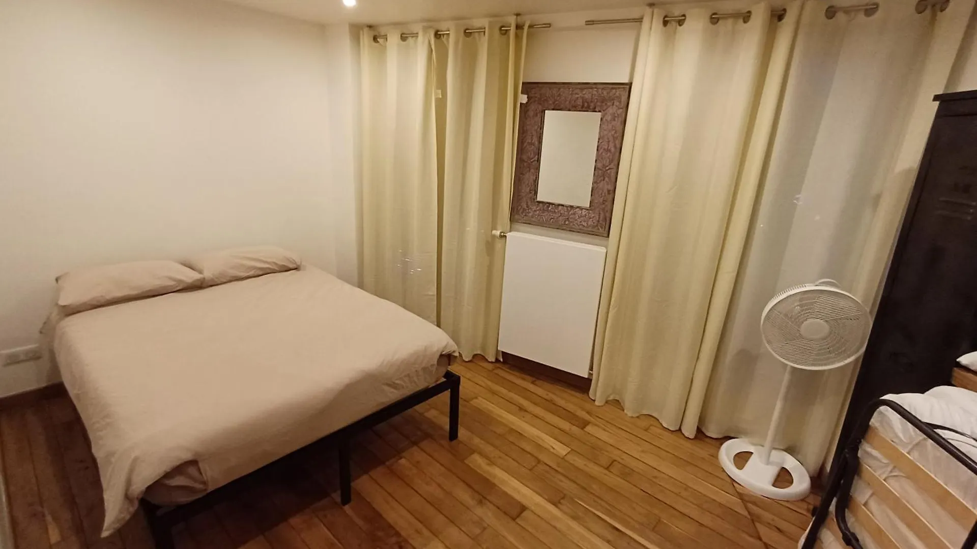 Moderne 2 5 Voyageurs Paříž